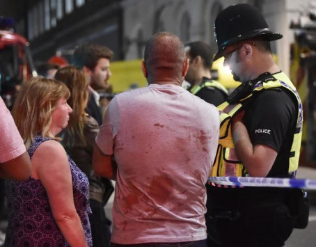 Λονδίνο: Ο άγγελος που έσωσε πάνω από 20 ανθρώπους από τους τρομοκράτες - Φωτογραφία 1