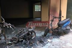 Πανικός στην οδό Μαιζώνος - Έβαλαν φωτιά σε μηχανάκι, φούντωσαν άλλα δύο - Κινδύνευσαν οι ένοικοι πολυκατοικίας [video - photos]