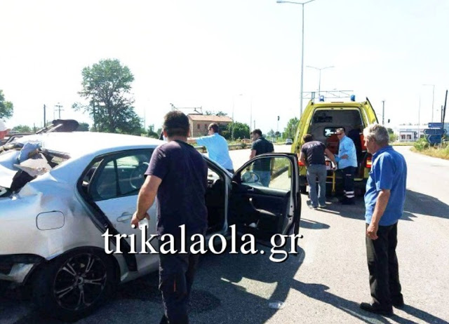 Τροχαίο ατύχημα με τρεις τραυματίες νωρίτερα στα Τρίκαλα [photos] - Φωτογραφία 3