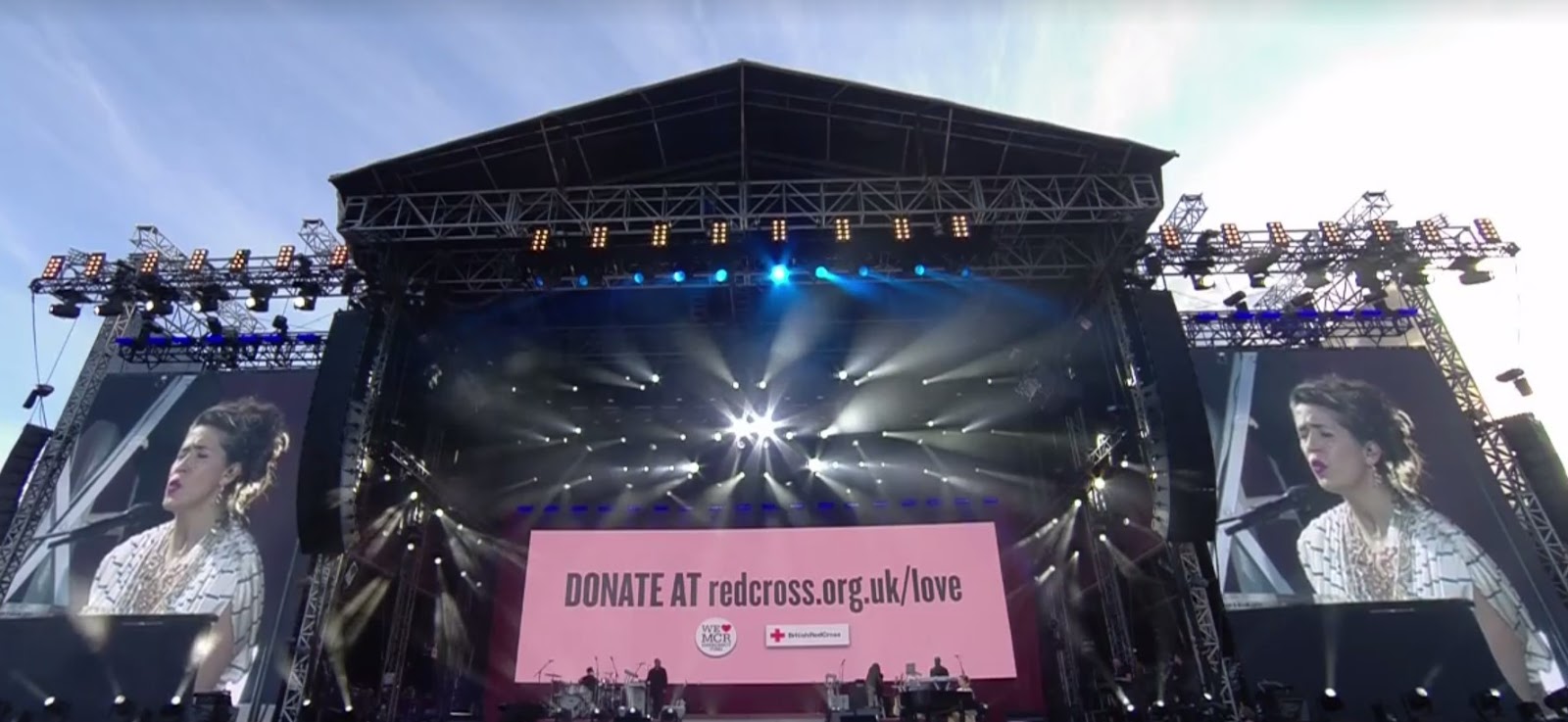 LIVE: One Love Manchester - Η συναυλία της Aριάνα Γκράντε για τα θύματα του μακελειού στο Μάντσεστερ - Φωτογραφία 1