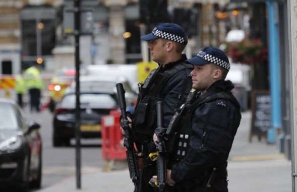 Με ταυτότητα Ιρλανδίας ο ένας από τους δράστες της τρομοκρατική επίθεσης στο Λονδίνο - Φωτογραφία 1