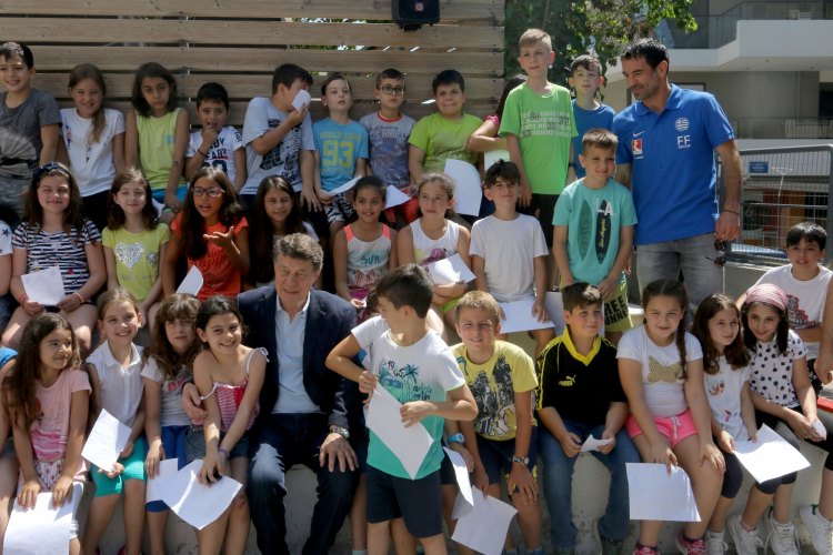 Κρήτη: Σε σχολεία της πόλης…η “dream team” του Euro 2004 - Φωτογραφία 2