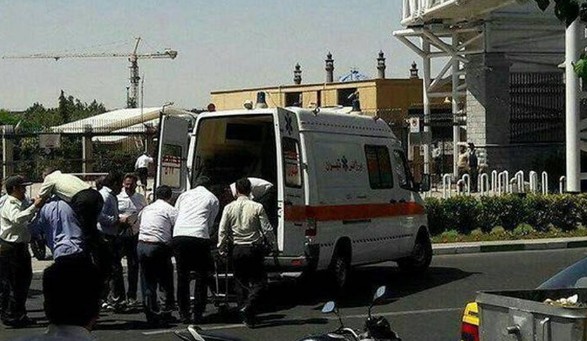 Τρόμος στο Ιράν: Διπλό χτύπημα του ISIS στο Ιράν: 12 νεκροί και δεκάδες τραυματίες - Φωτογραφία 5