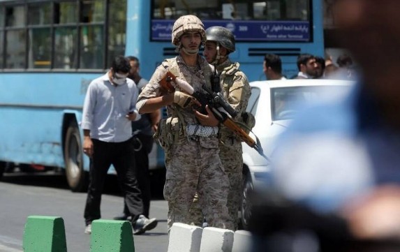 Τρόμος στο Ιράν: Διπλό χτύπημα του ISIS στο Ιράν: 12 νεκροί και δεκάδες τραυματίες - Φωτογραφία 6