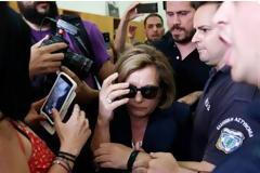 Επεισόδια στα Ειρηνοδικεία για τους πλειστηριασμούς - Προσήχθη συμβολαιογράφος  [photos+video]