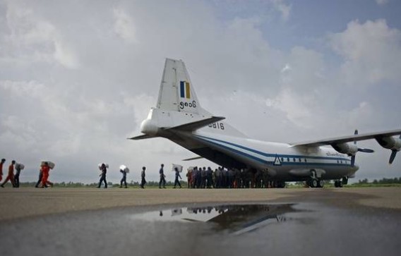 Μιανμάρ: Εντοπίστηκαν πτώματα και συντρίμμια από το στρατιωτικό αεροσκάφος - Φωτογραφία 1