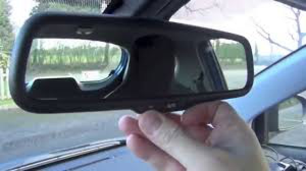Made in Καβάλα: Η επισκευή του καθρέφτη αυτοκινήτου που έγινε viral -  Δείτε και κλάψτε... - Φωτογραφία 1