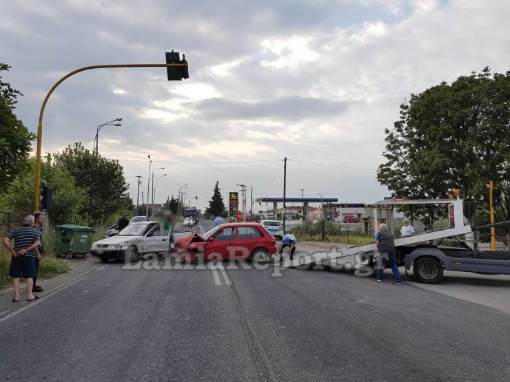 Λαμία: Τροχαίο με το καλημέρα [photos] - Φωτογραφία 5