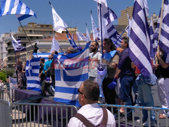 Μπλόκο στο κέντρο της πόλης από τους οπαδούς του Σώρρα - Πορεία αυτοκινήτων με Ελληνικές Σημαίες από το πρωί [photos] - Φωτογραφία 3