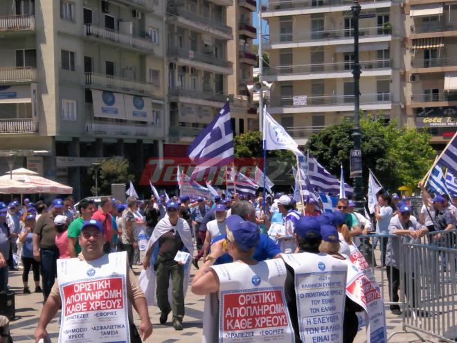 Μπλόκο στο κέντρο της πόλης από τους οπαδούς του Σώρρα - Πορεία αυτοκινήτων με Ελληνικές Σημαίες από το πρωί [photos] - Φωτογραφία 5