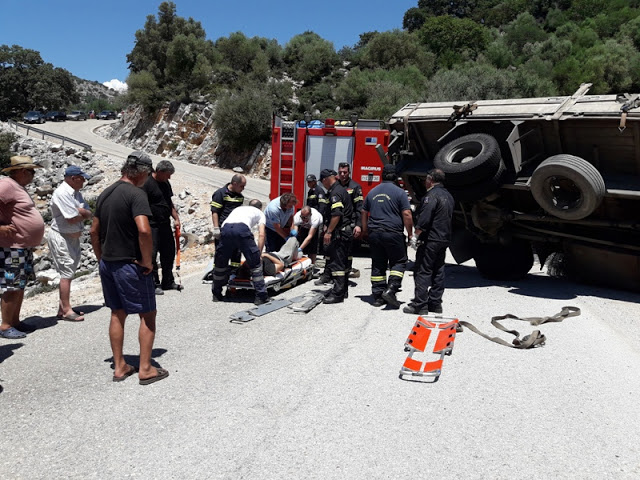 Νωρίτερα - Τροχαίο με εγκλωβισμό οδηγού - Εικόνες σοκ από τον απεγκλωβισμό του [photos - video] - Φωτογραφία 5