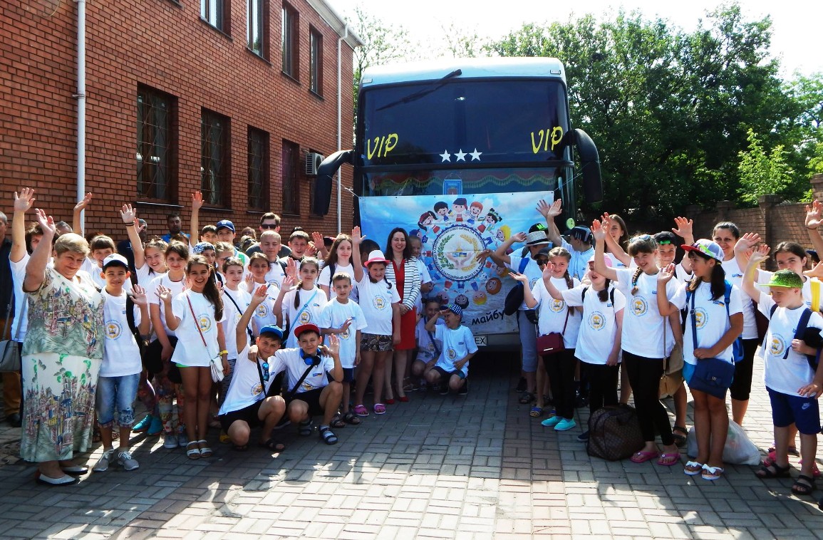 Η πρώτη μεγάλη ομάδα παιδιών από την Ουκρανία έφτασε στην Ελλάδα [photos] - Φωτογραφία 1