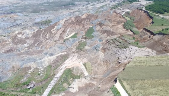 Αμύνταιο: Νέες εικόνες καταστροφής από την κατολίσθηση στο ορυχείο λιγνίτη της ΔΕΗ - Ζημιές άνω του ενός δισεκατομμυρίου [photos+video] - Φωτογραφία 8