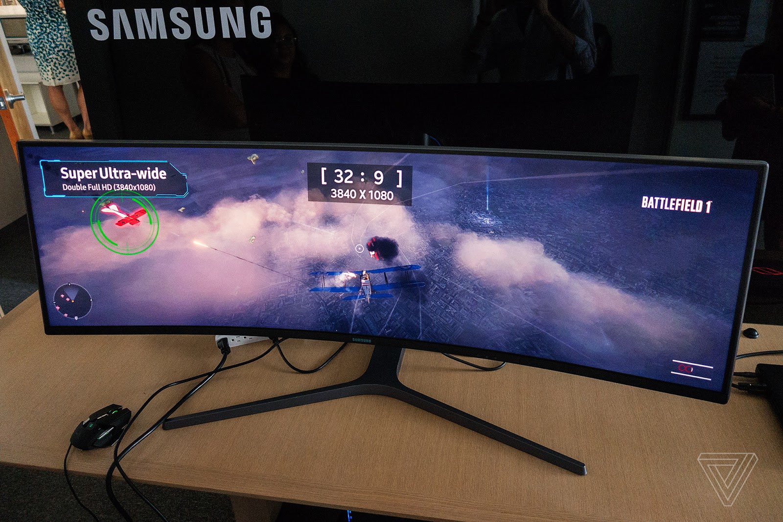 49 ιντσών Double Full HD gaming monitor από τη Samsung - Φωτογραφία 1