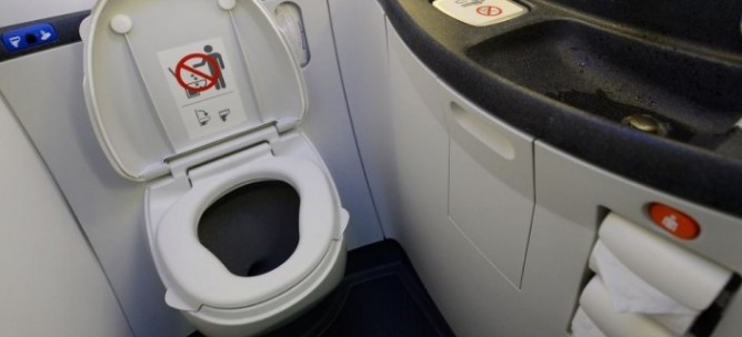 Πρόστιμο για αεροπορικές που αδειάζουν τουαλέτες στον αέρα - Φωτογραφία 1