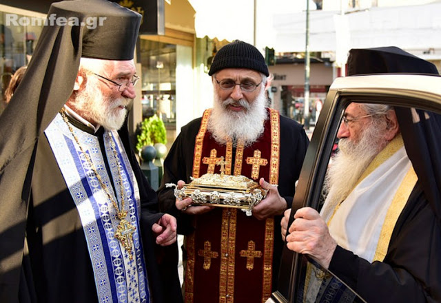 Κλήρος και λαός υποδέχθηκαν την Αγία Αικατερίνη στο Περιστέρι [photos] - Φωτογραφία 5