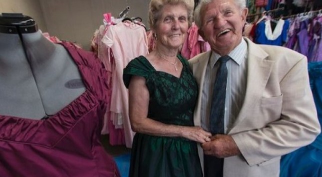 Ο άντρας που αγόρασε 55.000 φορέματα για την γυναίκα του! - Φωτογραφία 1