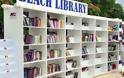 Βιβλιοθήκη σε παραλία με πάνω από 14.000 βιβλία