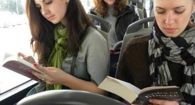 Δωρεάν διαδρομές για όποιον διαβάζει στο λεωφορείο! - Φωτογραφία 1