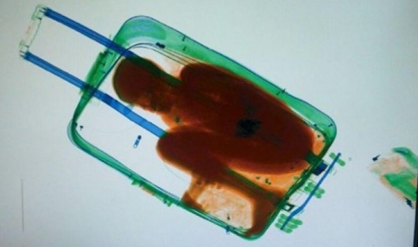 Παιδί σε βαλίτσα ταξίδεψε από το Μαρόκο στην Ισπανία - Φωτογραφία 1