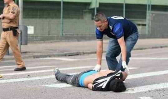 Εικόνες σοκ στην Βραζιλία - Ενας νεκρός οπαδός από επεισόδια στο δρόμο [video] - Φωτογραφία 1