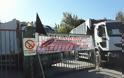 Αχαΐα: Παρέταξαν τα απορριμματοφόρα στη Ξερόλακα οι εργαζόμενο ι- Χωρίς αποκομιδή σκουπιδιών μέχρι την Πέμπτη - Φωτογραφία 2