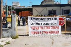 Λαμία: Κατάληψη στο αμαξοστάσιο του Δήμου - Δεν μαζεύουν τα σκουπίδια