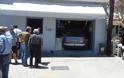 Ιθάκη: Αυτοκίνητο μπήκε ολόκληρο μέσα σε κατάστημα γεμάτο κόσμο [photos]