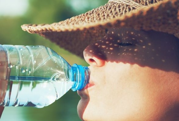 5 αλλαγές που θα νιώσεις αν αρχίσεις να πίνεις περισσότερο νερό - Φωτογραφία 1