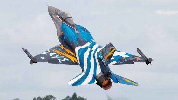 Έκλεψε την παράσταση ο κρητικός πιλότος σε διεθνή διαγωνισμο μαχητικών αεροσκαφών (ΒΙΝΤΕΟ) - Φωτογραφία 1