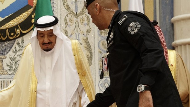 Ο Σαουδάραβας βασιλιάς ανέτρεψε τη διαδοχή του θρόνου και τοποθέτησε τον αγαπημένο του γιο - Φωτογραφία 1