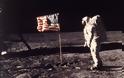 Stephen Hawking: αρχίστε την κατασκευή βάσεων σε Σελήνη και Άρη - Φωτογραφία 2