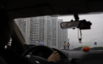 Η κούρσα του τρόμου από ταξιτζή «ραλίστα» στη Σανγκάη -  Η πελάτισσά του βιαζόταν και εκείνος προσπέρασε 50 αυτοκίνητα σε δύο λεπτά - Φωτογραφία 1