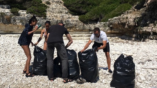 Ο Γουίλ Σμιθ και η οικογένειά του μαζεύουν σκουπίδια στους Αντίπαξους - Φωτογραφία 1