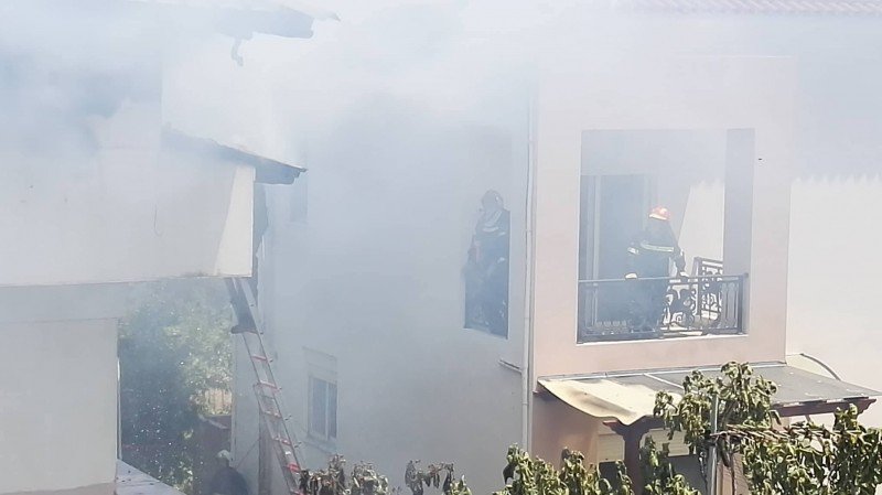 Κάηκε σχεδόν ολοσχερώς σπίτι στα Χανιά [photo] - Φωτογραφία 13