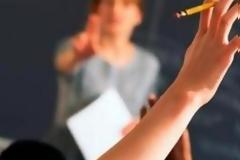 Στο Πειθαρχικό η εκπαιδευτικός με τις καρεκλιές - Καταγγελίες «βροχή» από συναδέλφους της - Οι γονείς απειλούν πως δεν θα στείλουν τα παιδιά τους στο σχολείο