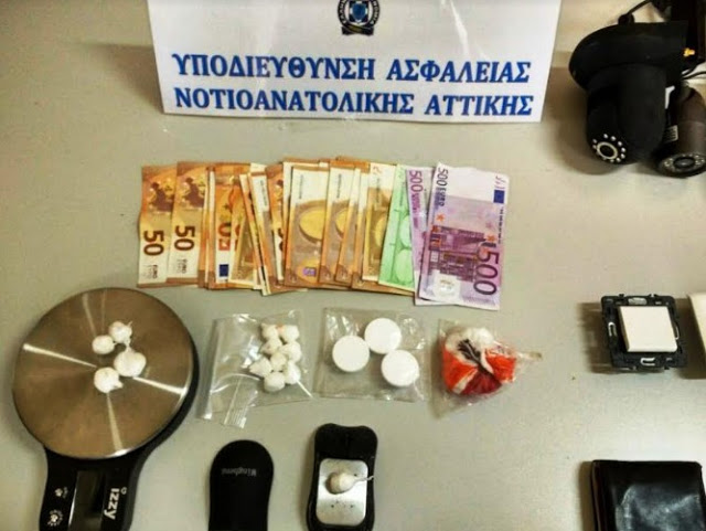 Παράνομο καζίνο στον Άλιμο: Η επώνυμη πελατεία και τα ναρκωτικά  [photos] - Φωτογραφία 2