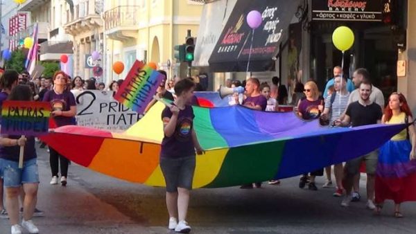 Πάτρα: Εκατοντάδες συμμετείχαν στην πορεία του gay pride Patras [photos] - Φωτογραφία 5
