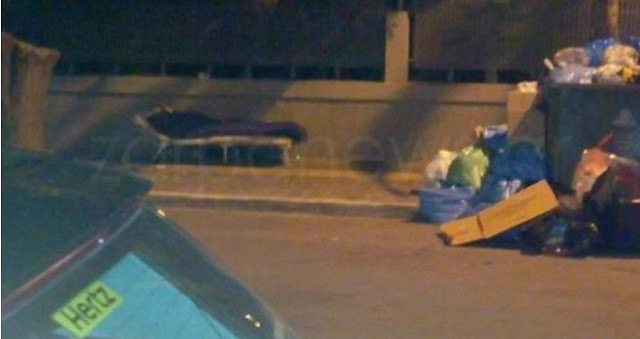 Χανιά - Κοιμάται σε ράντζο στα ΚΤΕΛ δίπλα στα σκουπίδια [photo] - Φωτογραφία 2