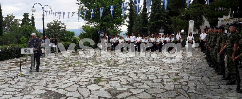 Στρατηγός Γράψας: Μήπως τελικά ο λαός ξεπεράσει τους πολιτικούς; [video] - Φωτογραφία 2