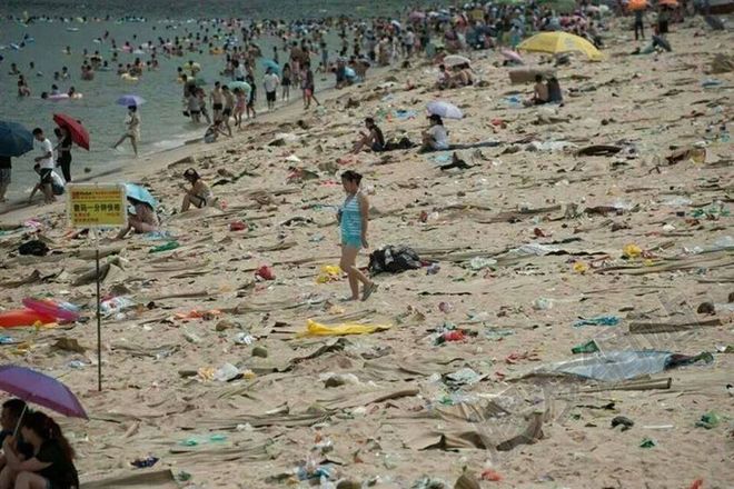 Η πιο βρώμικη παραλία στον κόσμο! [photos - video] - Φωτογραφία 2