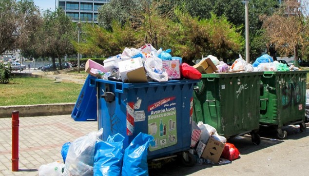 Παρέμβαση εισαγγελέα για τους τόνους σκουπιδιών στους δρόμους - Φωτογραφία 1