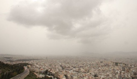 Χτύπησε «κόκκινο» το όζον, αποπνικτική η ατμόσφαιρα στην Αθήνα - Φωτογραφία 1