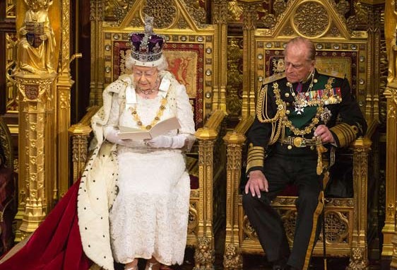 Απίθανο τρολάρισμα από τη βασίλισσα Ελισάβετ με αφορμή το Brexit! - Φωτογραφία 5