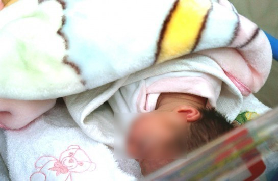 Τραγωδία μετά τη γέννηση του παιδιού τους στο Βόλο – Η χαρά κράτησε μόλις 8 ώρες! - Φωτογραφία 1