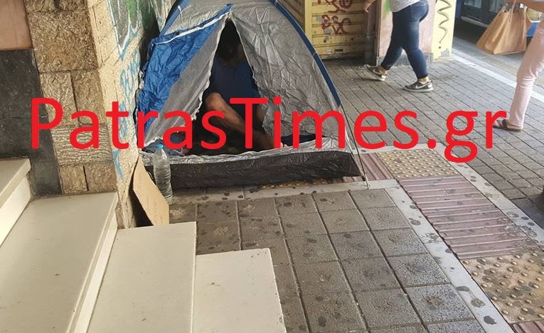 Πάτρα: Απεργία πείνας από 52χρονο πατέρα 4 παιδιών έξω από τον ΕΦΚΑ - Εστησε αντίσκηνο [photos+video] - Φωτογραφία 1