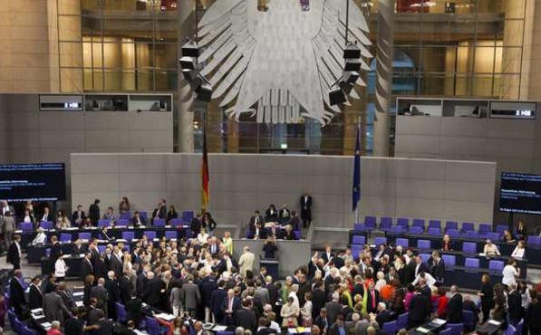Οι Γερμανοί βουλευτές ψηφίζουν για τη νομιμοποίηση του γάμου ομοφυλοφίλων - Φωτογραφία 1