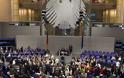 Οι Γερμανοί βουλευτές ψηφίζουν για τη νομιμοποίηση του γάμου ομοφυλοφίλων