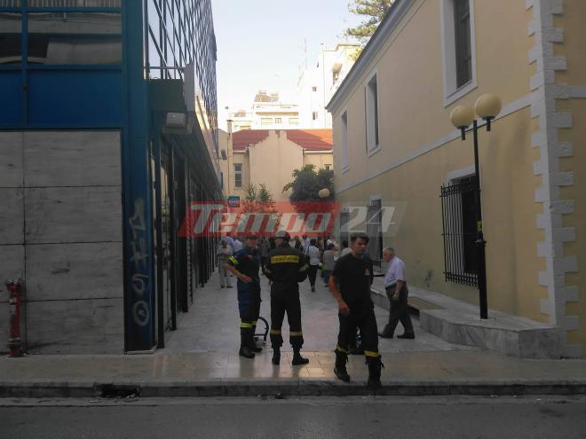 Πάτρα: Συναγερμός στην Πυροσβεστική για φωτιά στο υπόγειο της Εθνικής Τράπεζας - Εκκενώθηκε το κτίριο - Φωτογραφία 3