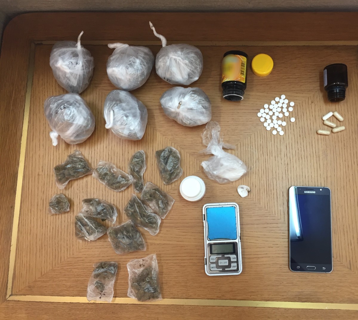 Ηράκλειο: Τουρίστες ήθελαν να κάνουν πάρτι με ναρκωτικά - Φωτογραφία 2